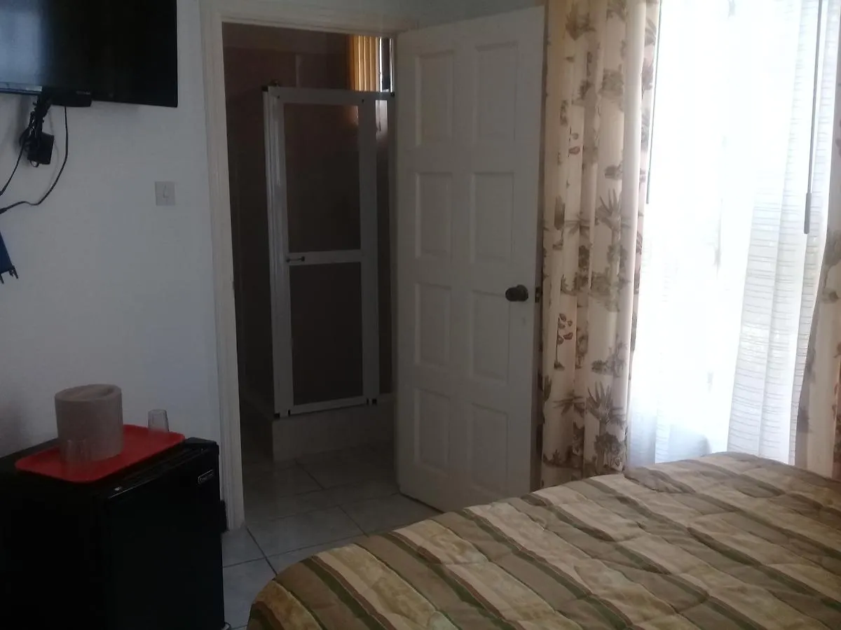 Pink Rock Inn Bed And Breakfast Ocho Rios 0*,