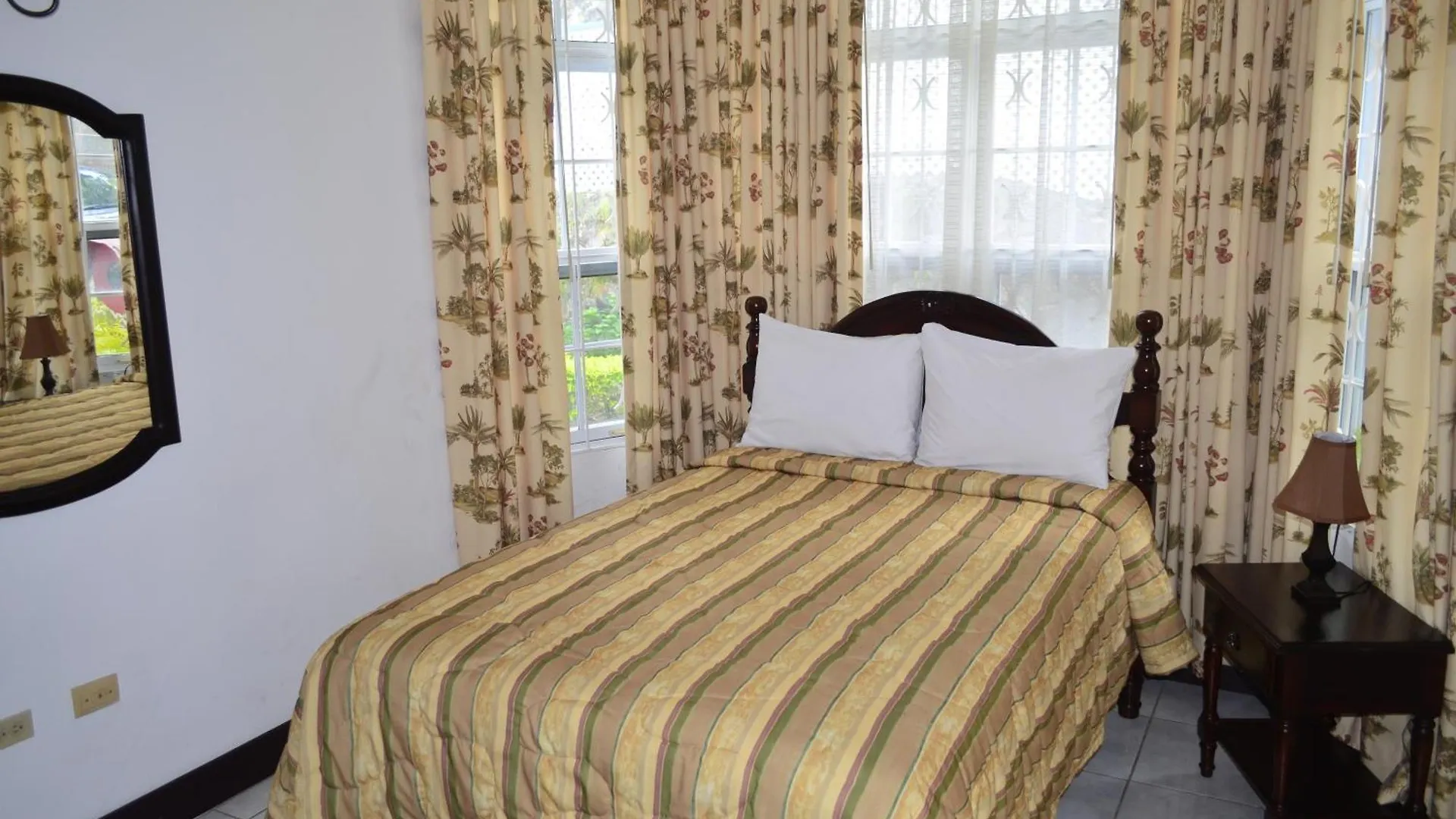 Pink Rock Inn Bed And Breakfast Ocho Rios Jamaica